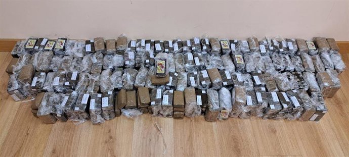 Imagen de la droga aprehendida en el maletero del detenido en Palencia