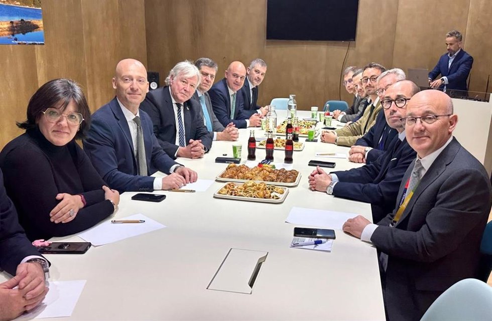 Govern y Consell de Ibiza anuncian en la ITB la automatización de la detección del alquiler turístico ilegal.