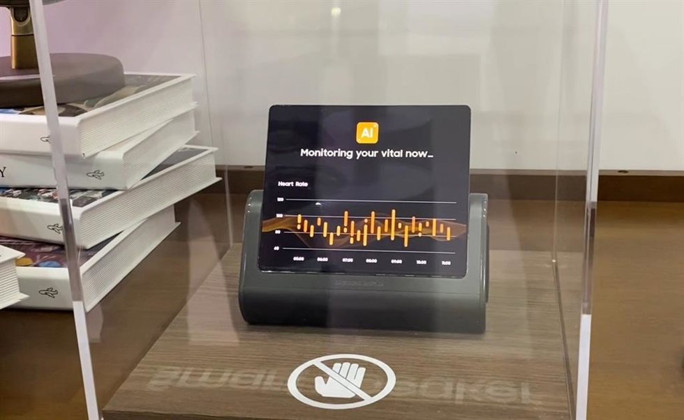 Concepto de pantalla flexible Smart Speaker, visto en MWC 2025