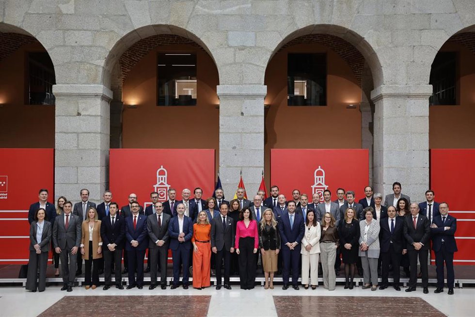 La presidenta de la Comunidad de Madrid, Isabel Díaz Ayuso, ha recibido este martes en la Real Casa de Correos a representantes de la Cámara de Comercio Franco-Española