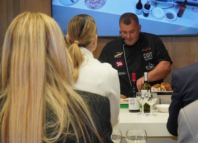 El chef Miquel Calent en el espacio enogastronómico de Baleares en la ITB Berlín.