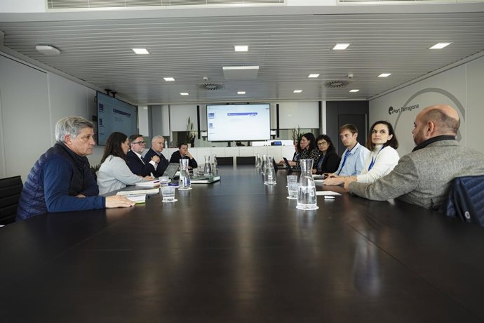 El presidente del Port de Tarragona, Santiago Castellà, se ha reunido este martes con representantes de la Asociación Española de Productoras de Vacuno de Carne (Asoprovac)