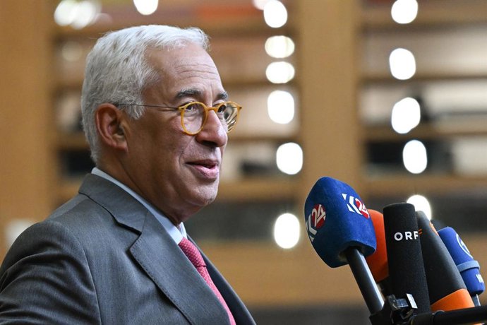 Archivo - HANDOUT - 18 de dezembro de 2024, Bélgica, Bruxelas: O presidente do Conselho Europeu, Antonio Costa, fala com a mídia ao chegar para uma cúpula UE-Balcãs Ocidentais na sede do Conselho Europeu. Foto: Sierakowski Frederic/Conselho Europeu