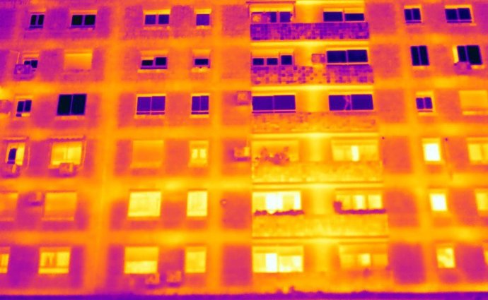 Greenpeace pide multiplicar por diez la tasa actual de rehabilitación de viviendas para cumplir los Acuerdos de París.