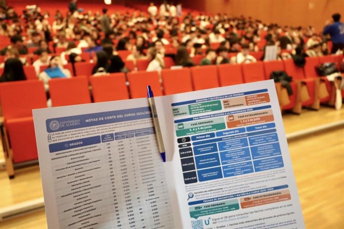 Primera sesión de las Jornadas de Orientación Preuniversitaria de la Universidad de Almería.