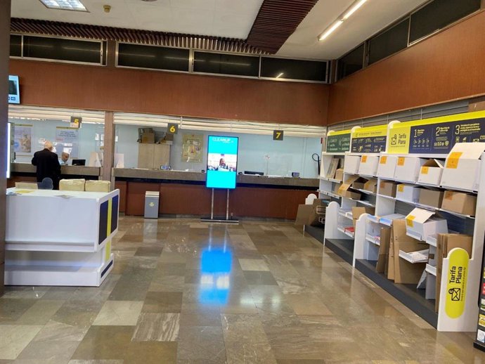 Archivo - Oficina principal de Correos en Jaén.