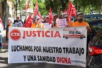 Tras 42 días en huelga y con cinco nóminas sin cobrar los trabajadores de ambulancias de Córdoba reclaman a la Junta