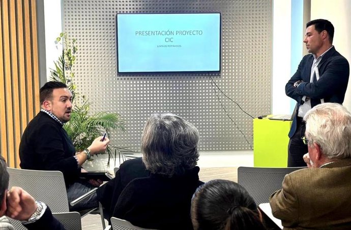 Rivas y Mora, en la presentación del proyecto del CIC de Alcalá tras recoger aportaciones del Consejo Sectorial.