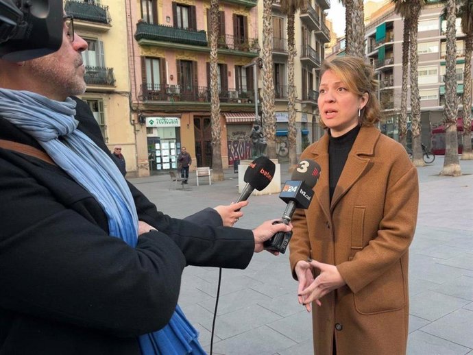 La presidenta de BComú, Janet Sanz, en declaraciones a la prensa este martes