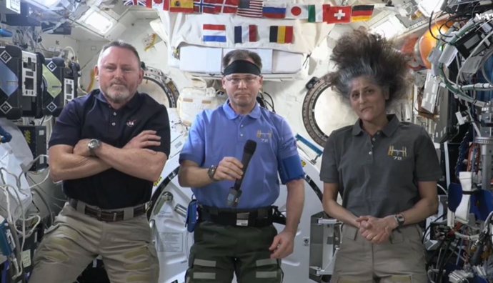 Butch Wilmore, Nick Hague e Sunita Williams aparecem para a mídia do espaço antes de seu tão esperado retorno.