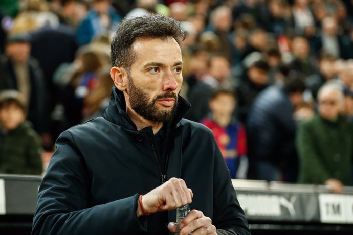 Carlos Corberan, head coach of Valencia, looks on during the Copa del Rey Quarter Final match between Valencia CF and FC Barcelona at Mestalla stadium on February 6, 2025, in Valencia, Spain.