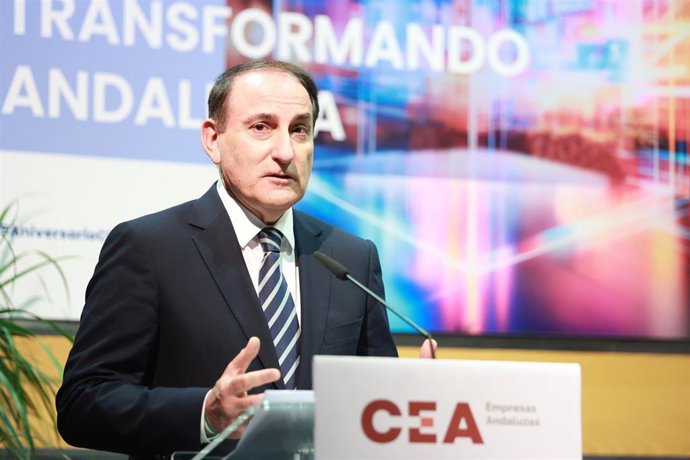 El presidente de la Confederación de Empresarios de Andalucía (CEA), Javier González de Lara, en la jornada '+Ciberseguridad', que pretende "ayudar a empresas frente a la ciberdelincuencia". (Foto de archivo).