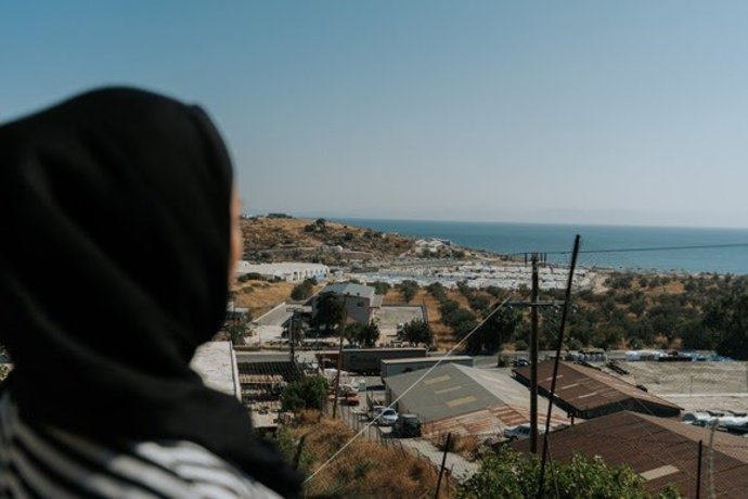 Archivo - Mariam, una mujer afgana, madre de una niña de dos años, que vive en Lesbos desde hace dos años