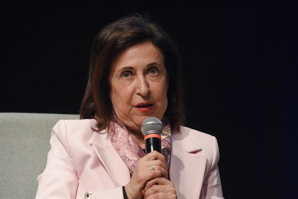 La ministra de Defensa, Margarita Robles, durante la conferencia 'Reto construir la Paz en Ucrania', en el Museo de la Ciencia CosmoCaixa, a 27 de febrero de 2025, en Barcelona, Catalunya (España). 