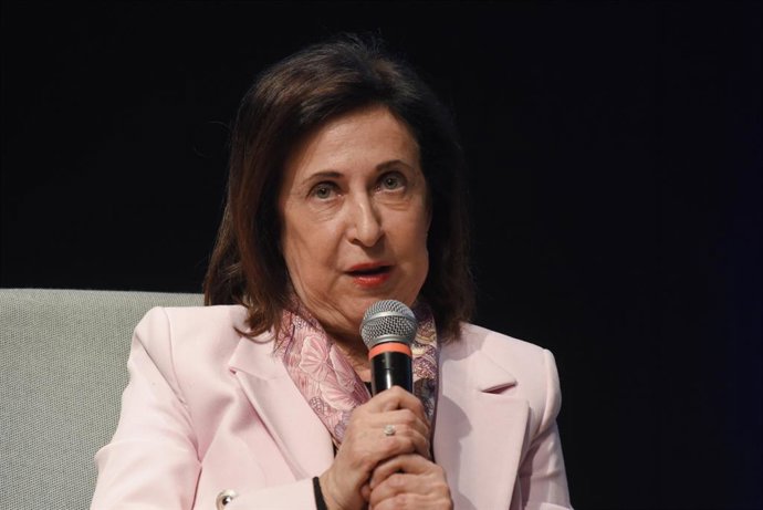 La ministra de Defensa, Margarita Robles, durante la conferencia 'Reto construir la Paz en Ucrania', en el Museo de la Ciencia CosmoCaixa, a 27 de febrero de 2025, en Barcelona, Catalunya (España). La conferencia es parte de una jornada en apoyo a Ucrania
