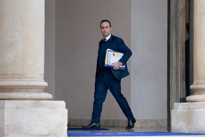 5 de fevereiro de 2025, Paris, França, França: Reunião semanal do gabinete no palácio do Eliseu - Ministro francês das Forças Armadas Sebastien Lecornu POLITIQUE, CONSEIL DES MINISTRES.