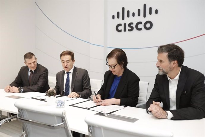 Barcelona Activa i Cisco signant l'acord de col·laboració