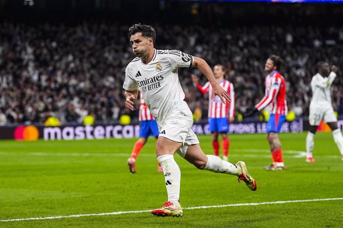 Brahim Diaz, do Real Madrid, comemora um gol durante a partida de ida das oitavas de final da Liga dos Campeões da UEFA 2024/25 entre Real Madrid CF e Atlético de Madrid, no estádio Santiago Bernabeu, em 4 de março de 2025, em Madri, Espanha.