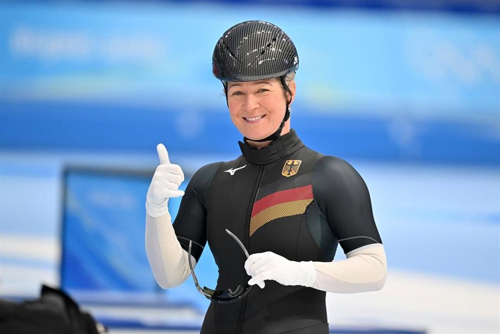 Archivo - 19 February 2022, China, Beijing: Claudia Pechstein of Team Germany reacts during warm-up ahead of the Women's Mass Start Semifinals at National Speed Skating Oval on Day Fifteen of the Beijing 2022 Winter Olympic Games. Photo: Peter Kneffel/d