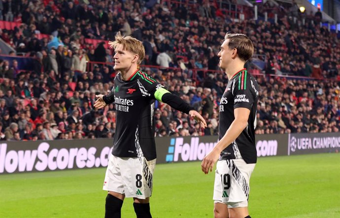 04 March 2025, Netherlands, Eindhoven: Arsenal's Martin Odegaard celebrates scoring their side's fourth goal of the game during the UEFA Champions League round of 16 first-leg soccer match between PSV Eindhoven CF and Arsenal F.C. at Philips Stadium. Phot