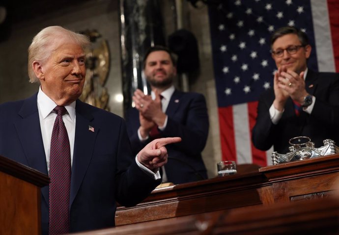 March 4, 2025, Washington, White House, USA: WASHINGTON, DC - MARCH 04: U.S. Vice President JD Vance and Speaker of the House Mike Johnson (R-LA) applaud as U.S. President Donald Trump addresses a joint session of Congress at the U.S. Capitol on March 04,