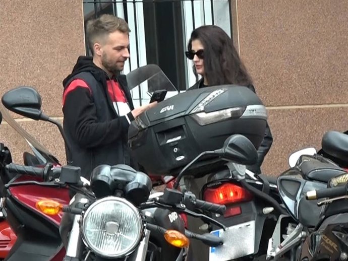 María ha ayudado a José María Almoguera a elegir una moto nueva