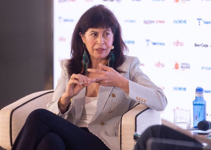 A Ministra da Igualdade, Ana Redondo, fala durante um café da manhã da Europa Press no Hotel Rosewood Villa Magna, em 5 de março de 2025, em Madri (Espanha).