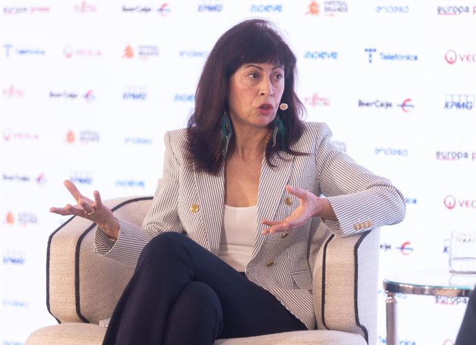 A Ministra da Igualdade, Ana Redondo, fala durante um café da manhã da Europa Press no Hotel Rosewood Villa Magna, em 5 de março de 2025, em Madri (Espanha).