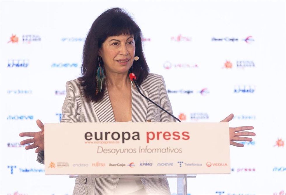 La ministra de Igualdad, Ana Redondo, interviene durante un desayuno informativo de Europa Press, en el Hotel Rosewood Villa Magna, a 5 de marzo de 2025, en Madrid (España).