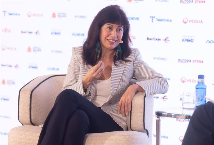 La ministra de Igualdad, Ana Redondo, interviene durante un desayuno informativo de Europa Press, en el Hotel Rosewood Villa Magna, a 5 de marzo de 2025, en Madrid (España).