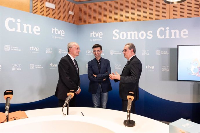 El alcalde de Málaga, Francisco de la Torre; el director del Festival de Málaga, Juan Antonio Vigar, y el presidente de RTVE, José Pablo López