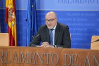 Vox espera que Moreno "no pida" al Gobierno las políticas migratorias porque siempre quiere "lo mismo que Cataluña"