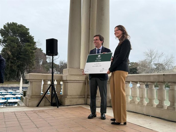 El alcalde, José Luis Martínez-Almeida, recibe la distinción 'Ciudad Arbórea del Mundo'