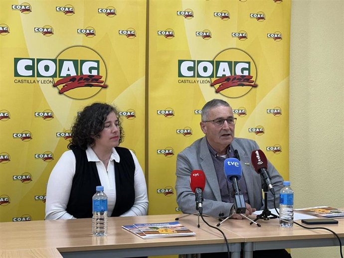 El coordinador de COAG Castilla y León, Lorenzo Rivera, y la miembro de COAG nacional Ángeles Santos.