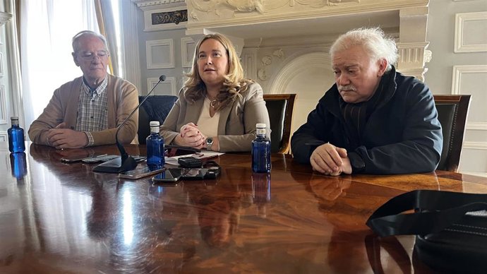 Eduardo Francés, Ayala y Cristino Díez, en la presentación de la tertulia.