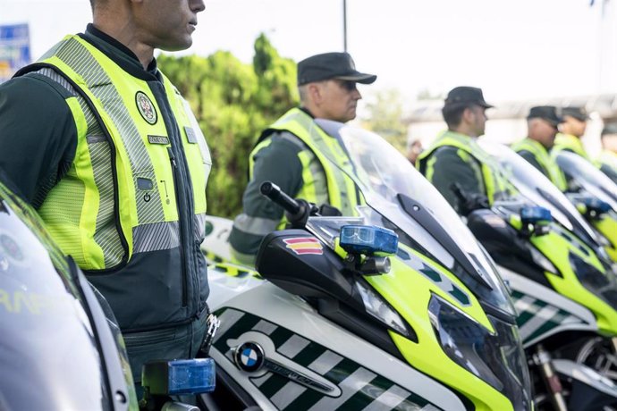 Archivo - La presentación de los nuevos chalecos airbag con los que patrullarán los motoristas de la Agrupación de Tráfico de la Guardia Civil, en la sede de la Dirección General de Tráfico, a 18 de octubre de 2024, en Madrid (España).