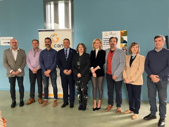 La consejera de Desarrollo Sostenible, Mercedes Gómez, en el centro.