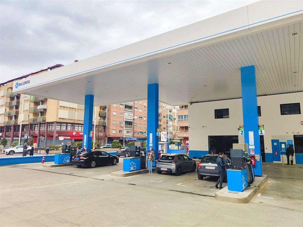 Ballenoil comienza a operar en Granada con la céntrica gasolinera de Plaza Einstein