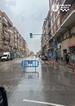 Cortado el tráfico desde El Rollo hasta La Innovadora, en la avenida del Palmar.