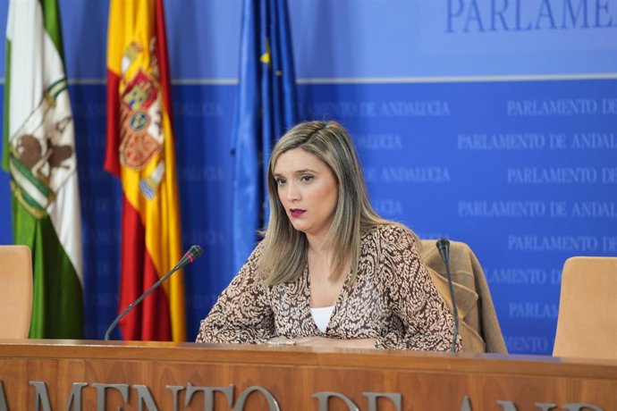 La portavoz parlamentaria del PSOE-A, María Márquez, en rueda de prensa.