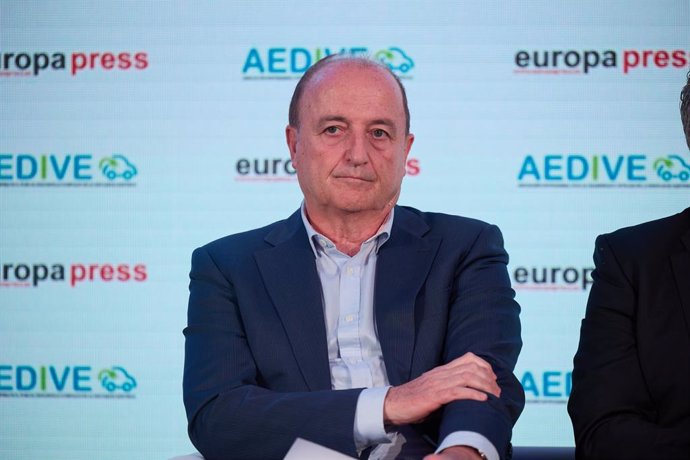 El exministro de Industria y profesor de Economía, Miguel Sebastián, durante un encuentro informativo de Europa Press con la Asociación Empresarial para el Desarrollo e Impulso de la Movilidad Eléctrica (AEDIVE).