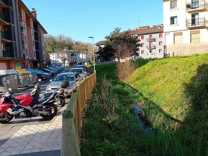 Finalizada la primera fase de la restauración de la regata Olazar en Lezo.