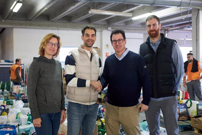 Archivo - Jugadores y exjugadores de la NBA se unen para apoyar las tareas de recuperación en Valencia tras las inundaciones