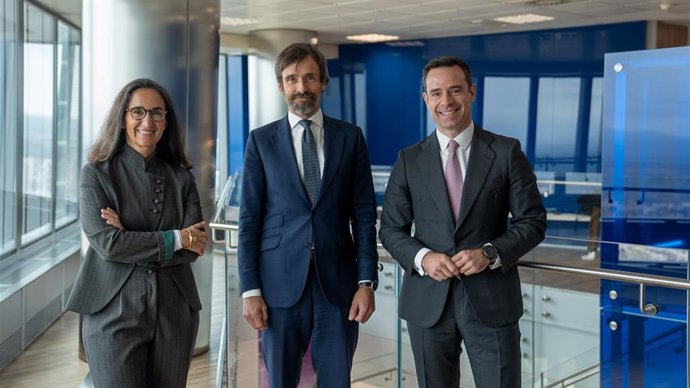 La socia responsable de Deal Advisory de KPMG en España, Noelle Cajigas, junto a Francisco Boada, nuevo socio de Corporate Finance, y el socio responsable de Corporate Finance de la firma, Jose A. Zarzalejos