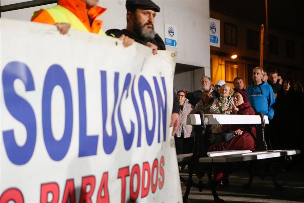 Archivo - Decenas de personas durante una protesta de trabajadores de Alcoa, a 30 de octubre de 2024, en San Cibrao, Lugo, Galicia (España). Alcoa ha convocado al comité de empresa para una reunión en las instalaciones de San Cibrao el próximo 6 de novi