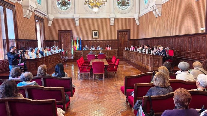 Imagen del Pleno Extraordinario que el Consejo Provincial de Igualdad y Participación de las Mujeres jiennenses ha organizado en el Palacio Provincial para abordar los derechos de las mujeres rurales.