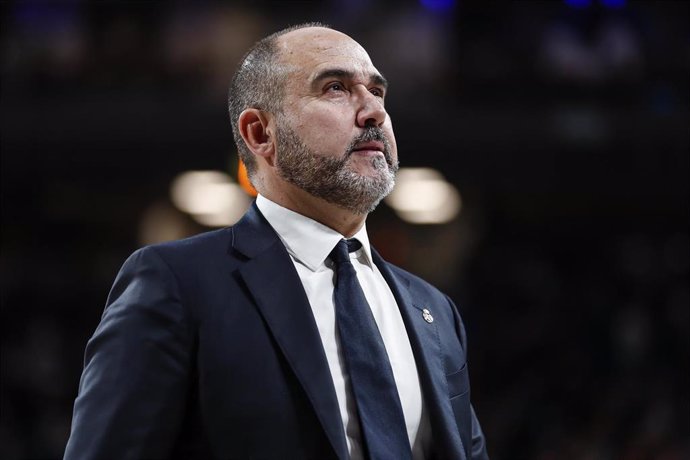 Archivo - El entrenador del Real Madrid de baloncesto, Chus Mateo.