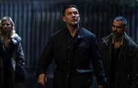 Pierce Brosnan y Tom Hardy, dos mafiosos en guerra en el brutal tráiler de Mobland, nueva serie de Guy Ritchie