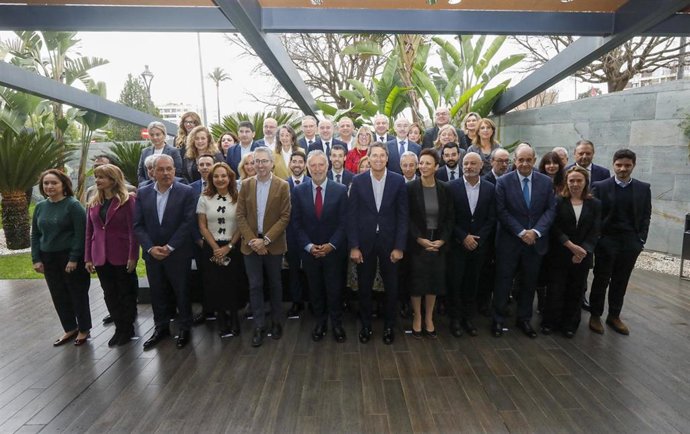 Foto de los participantes en la reunión.