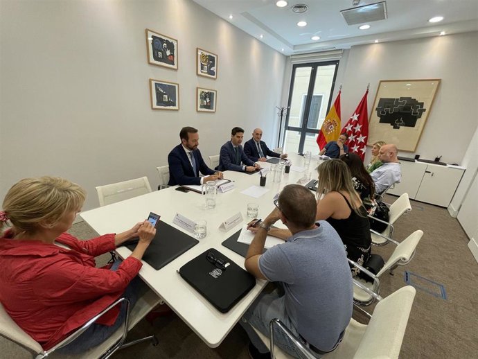 Archivo - Imagen de la reunión entre Emilio Viciana y los sindicatos de la Mesa Sectorial de Educación, el 21 de junio de 2024.